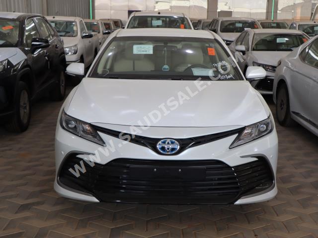 2023 تويوتا كامري ال اي