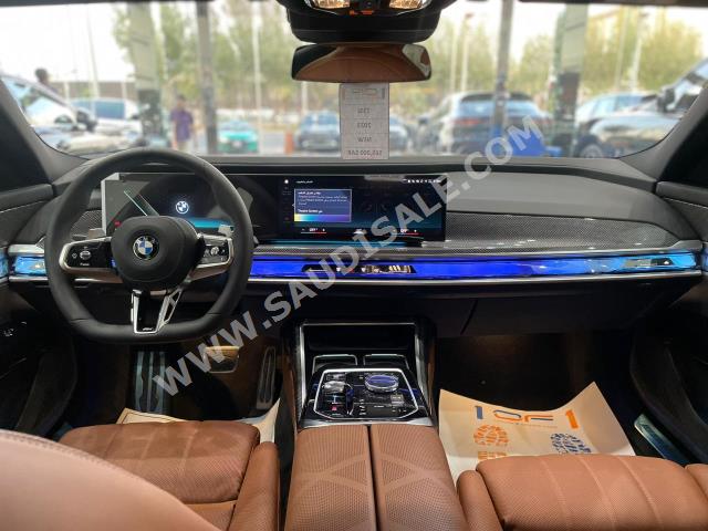 2023 بي ام دبليو الفئة السابعة 735أي