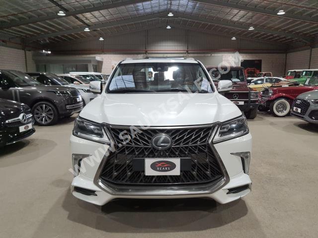 2017 لكزس إل إكس 570 اس