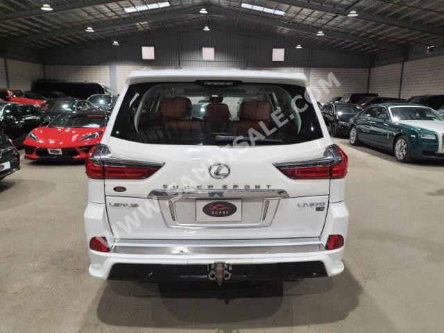 2017 لكزس إل إكس 570 اس