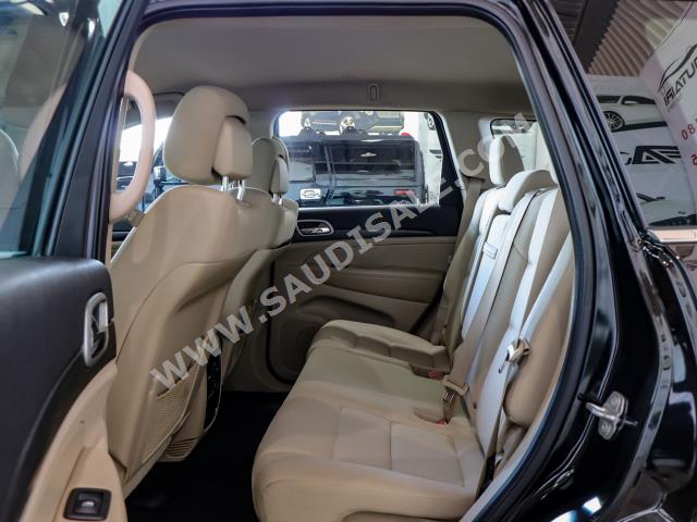 2020 جييب جراند شيروكي لاريدو