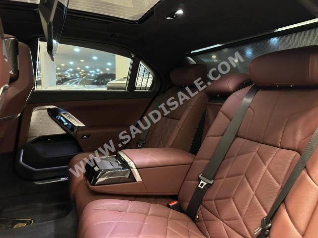 2024 بي ام دبليو الفئة السابعة 740أي