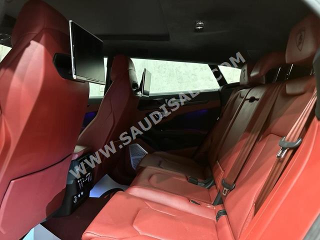 2021 لمبرجيني اوروس