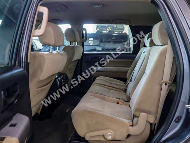 2014 تويوتا سكويا