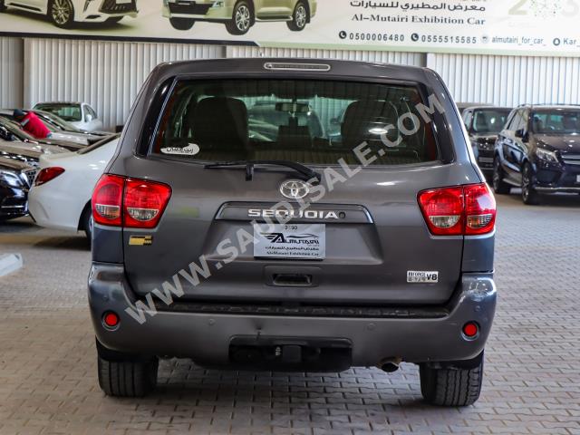 2014 تويوتا سكويا