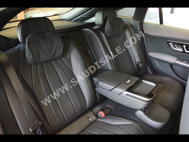 2023 مرسيدس - بنز إي كيو إس 450+