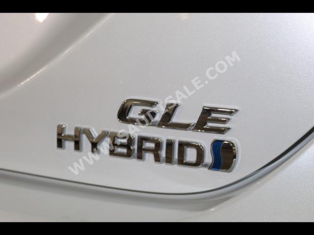 2023 تويوتا كامري جي ال اي