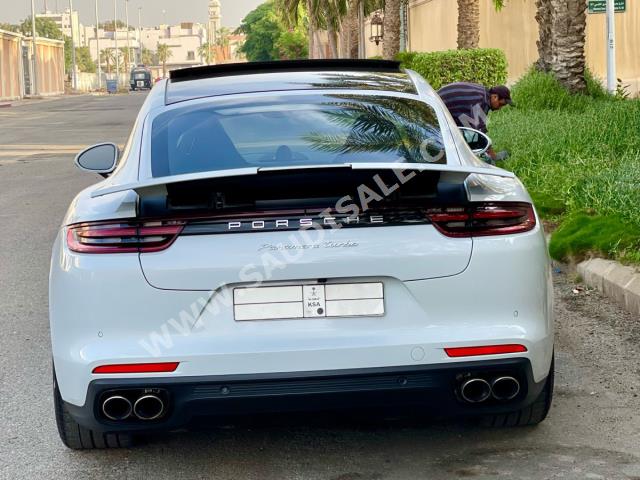 2017 Porsche Panamera Turbo