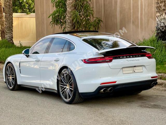 2017 Porsche Panamera Turbo
