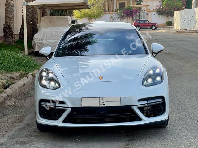 2017 Porsche Panamera Turbo