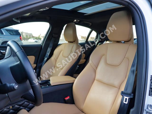 2020 فولفو اس60