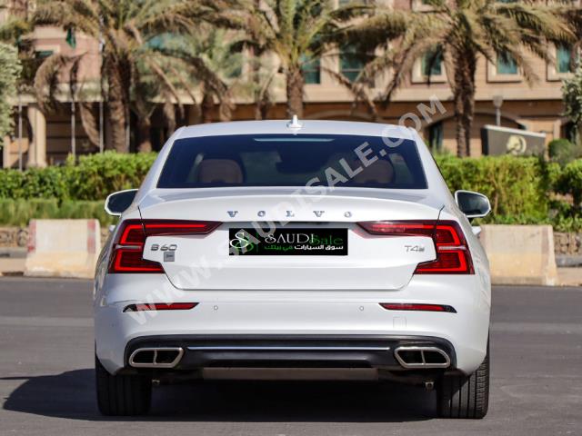 2020 فولفو اس60