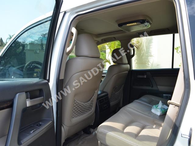 2009 تويوتا لاند كروزر في اكس ار