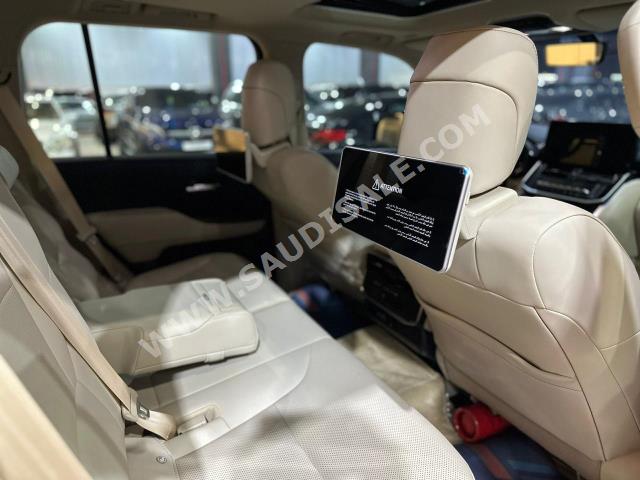 2022 تويوتا لاند كروزر جي اكس ار4