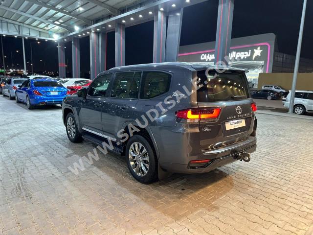 2022 تويوتا لاند كروزر جي اكس ار4