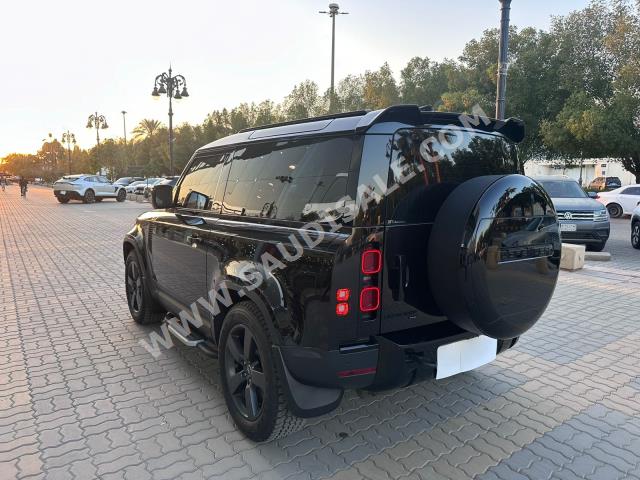 2021 لاند روفر ديفيندر 90