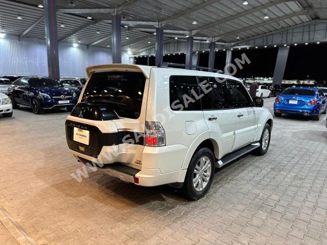 2016 متسوبيشي باجيرو