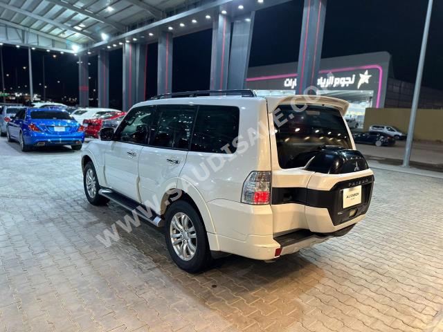 2016 متسوبيشي باجيرو