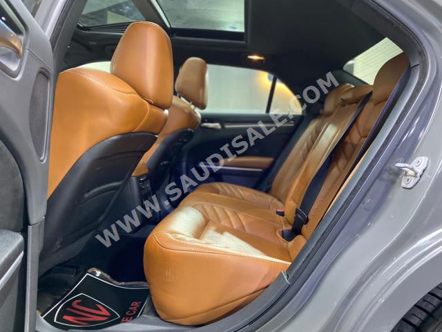 2018 Chrysler 300 SRT