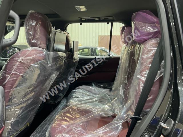 2024 لكزس إل إكس 600