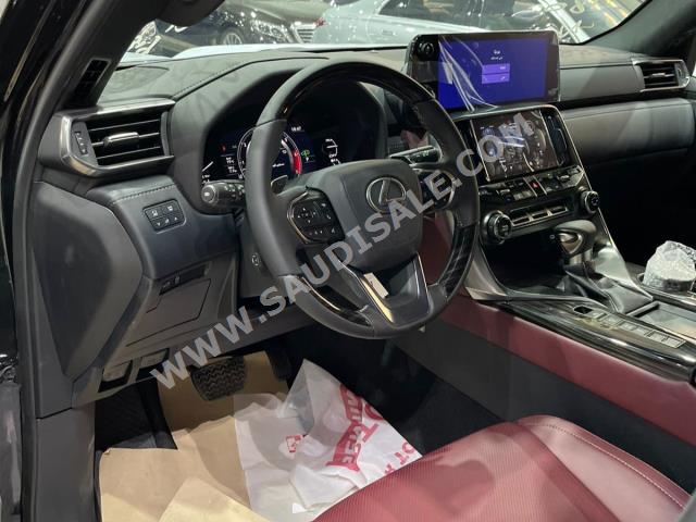 2024 لكزس إل إكس 600