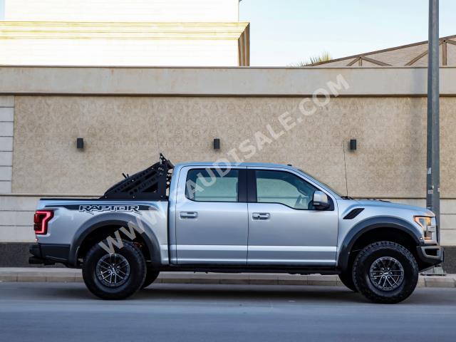 2017 فورد اف 150 رابتور
