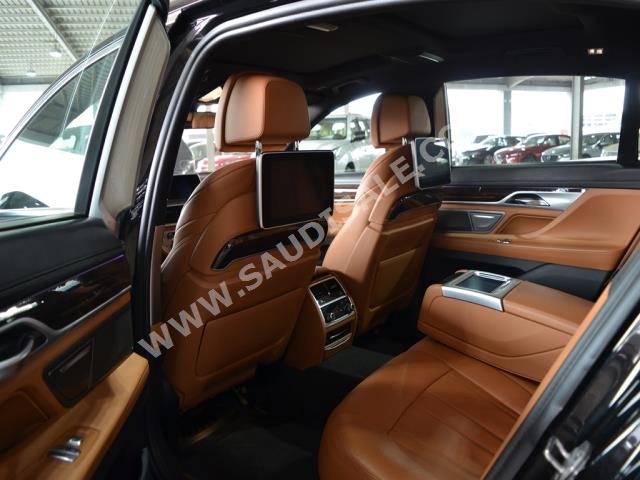 2020 بي ام دبليو الفئة السابعة 730 إل أي