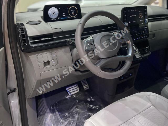 2024 هيونداي ستاريا