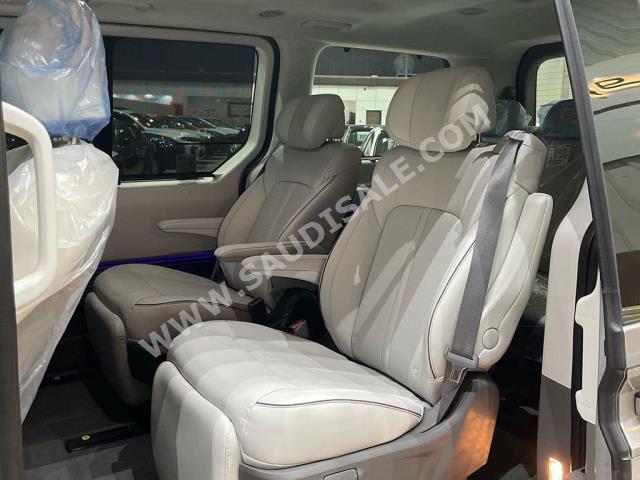 2024 هيونداي ستاريا