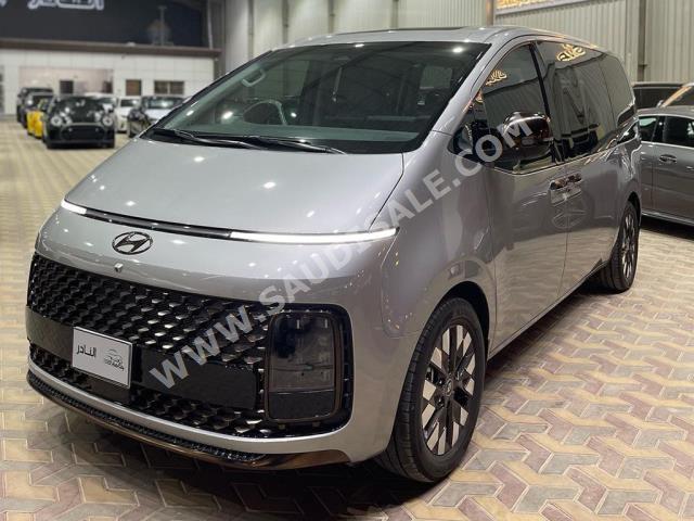 2024 هيونداي ستاريا