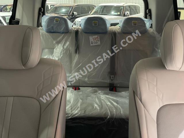 2024 هيونداي ستاريا