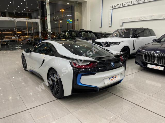 2015 بي ام دبليو 8 أي