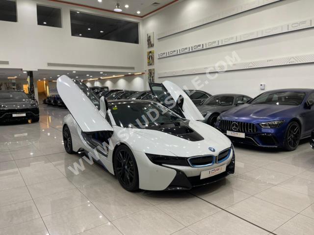 2015 بي ام دبليو 8 أي