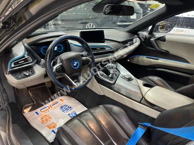 2015 بي ام دبليو 8 أي