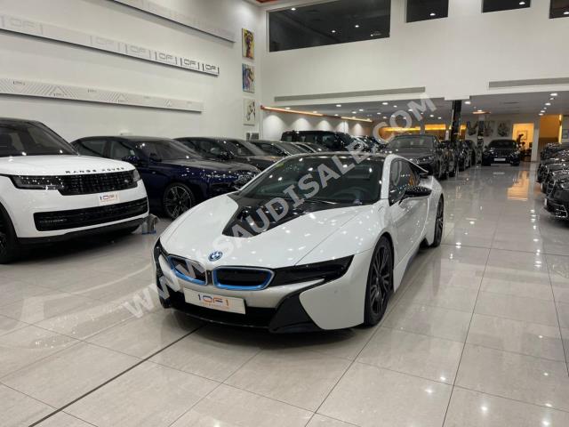 2015 بي ام دبليو 8 أي