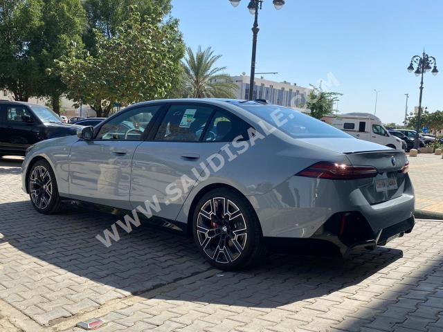 2024 بي ام دبليو الفئة الخامسة 520 أي