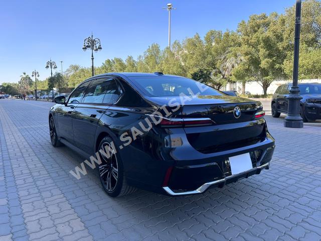 2024 بي ام دبليو الفئة السابعة 735أي