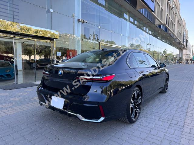 2024 بي ام دبليو الفئة السابعة 735أي