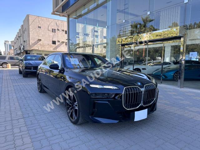 2024 بي ام دبليو الفئة السابعة 735أي