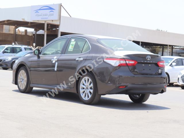 2020 تويوتا كامري جي ال اي