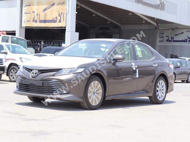 2020 تويوتا كامري جي ال اي