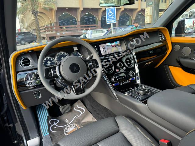 2022 رولز رويس كولينان سلفر بادج