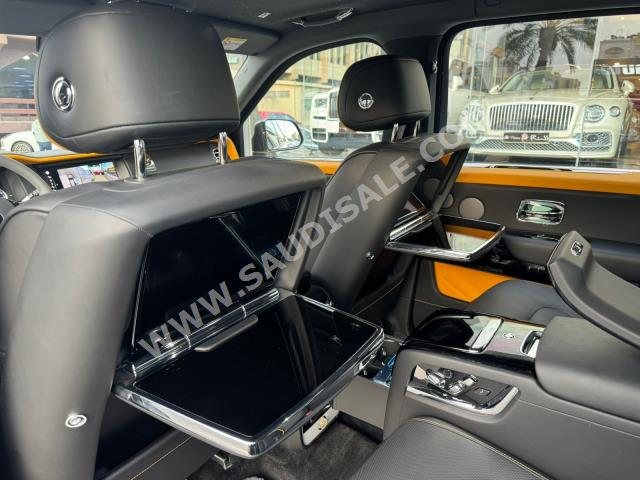 2022 رولز رويس كولينان سلفر بادج