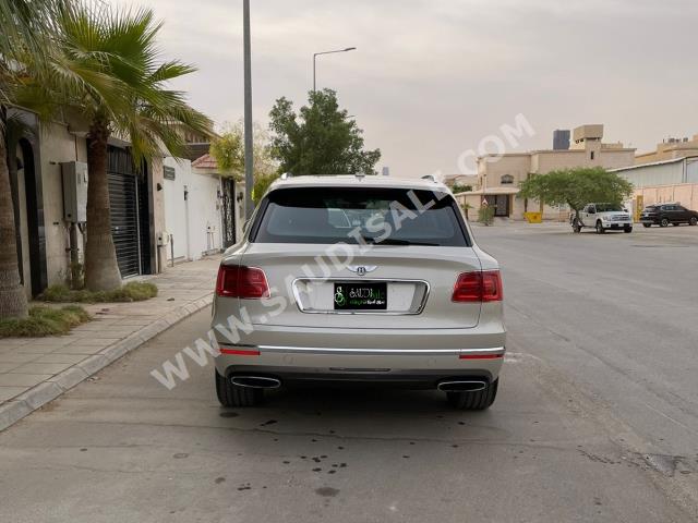 2017 بنتلي بنتايجا