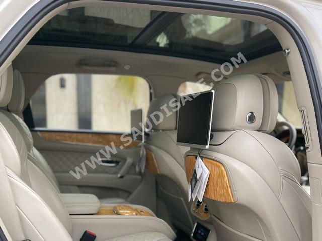 2017 بنتلي بنتايجا