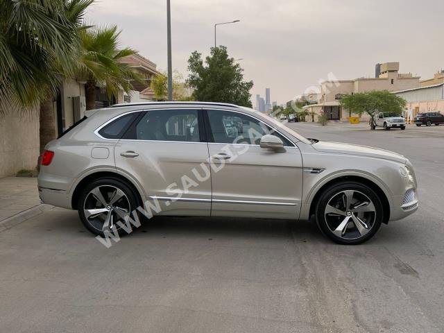 2017 بنتلي بنتايجا