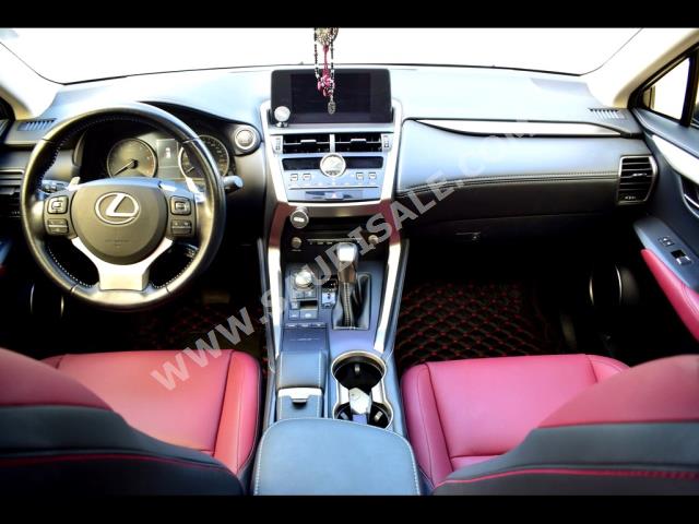 2020 لكزس إن إكس 300