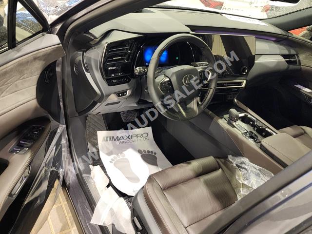 2024 لكزس أر إكس 350