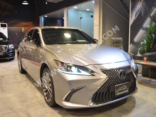2020 لكزس إي إس 250