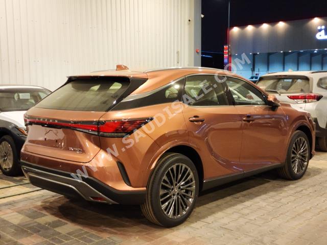 2023 لكزس أر إكس 350